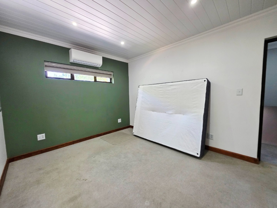 5 Bedroom Property for Sale in Langenhovenpark Free State